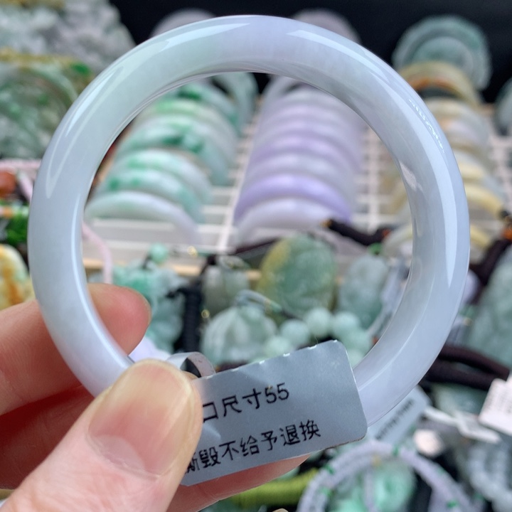 翡翠手镯未镶嵌吊坠