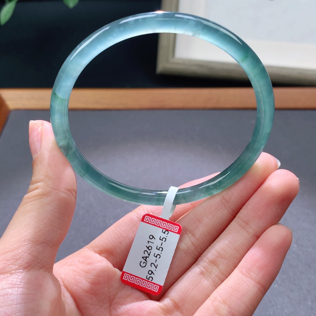 翡翠手镯未镶嵌天然翡翠手镯