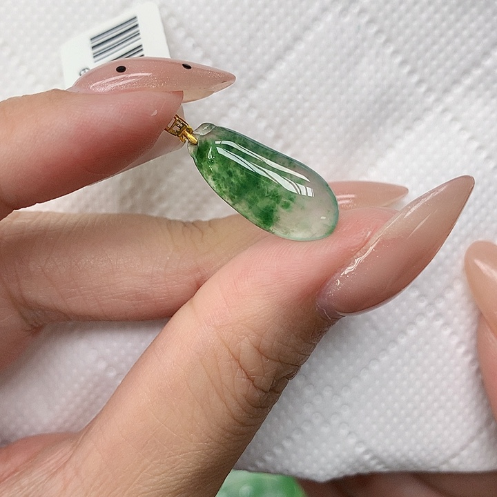 颈饰18K金镶嵌翡翠