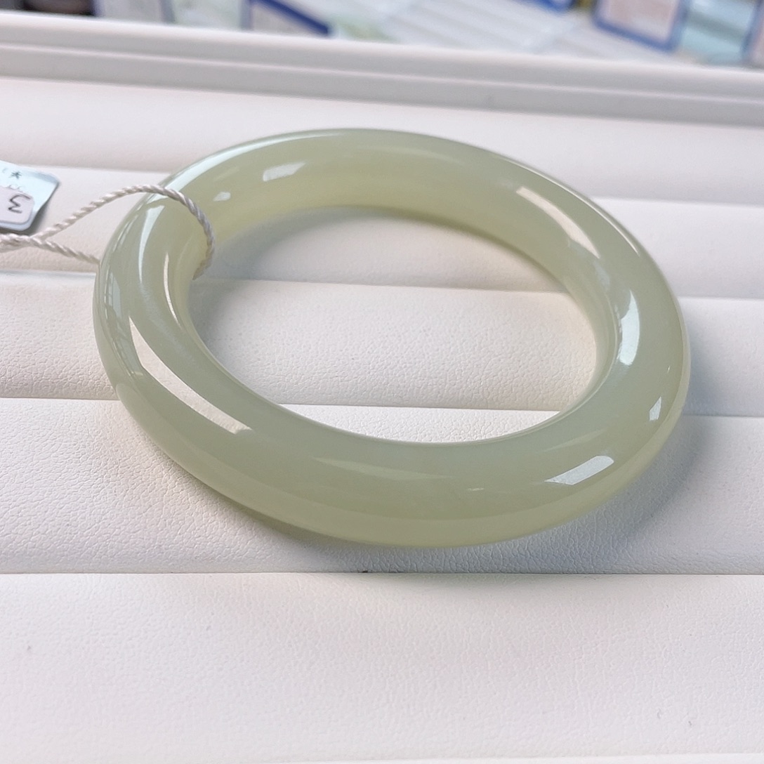 和田玉未镶嵌手镯胖圆 无脏杂 冰胶底