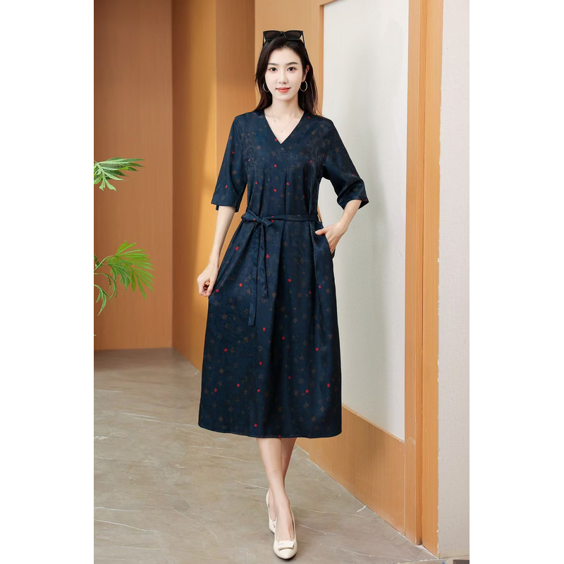 星辰夏季时尚轻奢亲肤透气中长款连衣裙