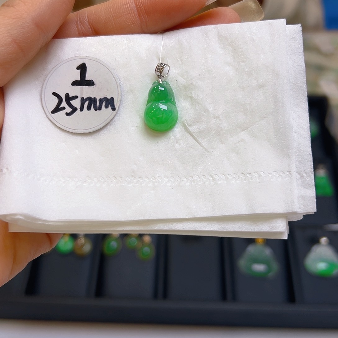 翡翠颈饰18K金镶嵌翡翠