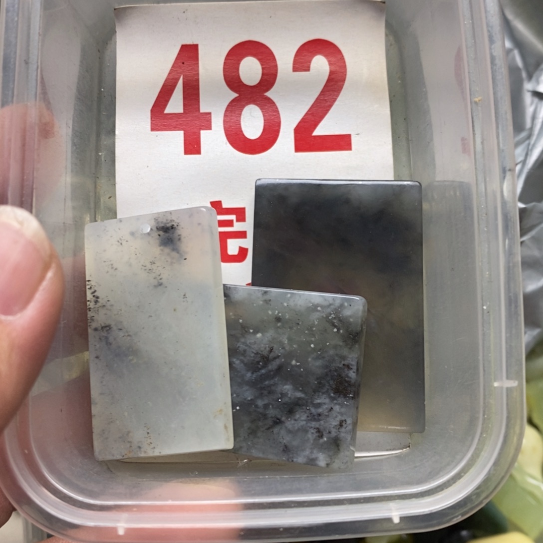 蛇纹石玉挂坠未镶嵌