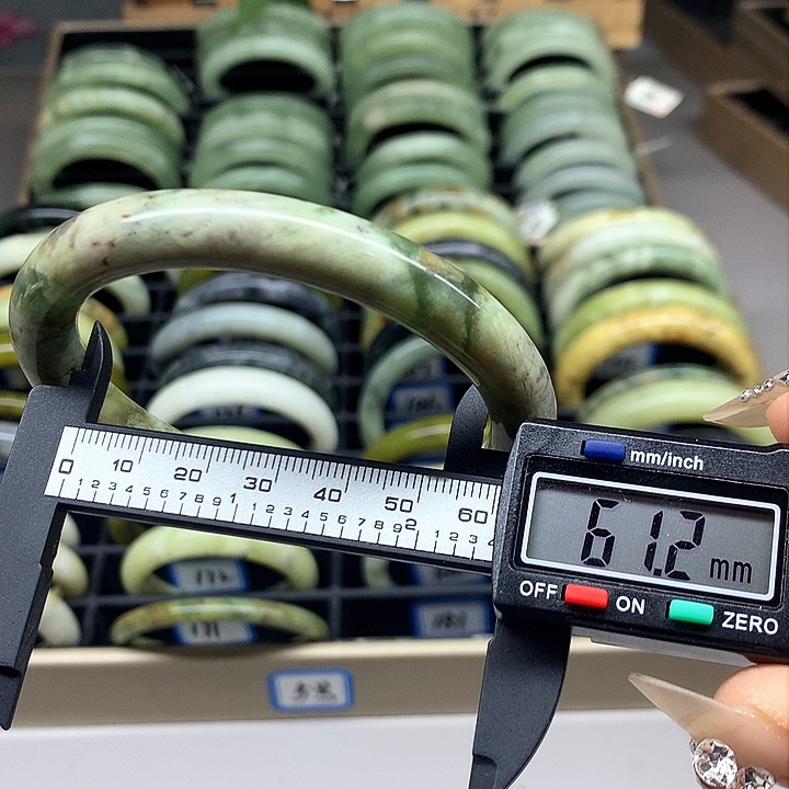 未镶嵌蛇纹石玉手镯181