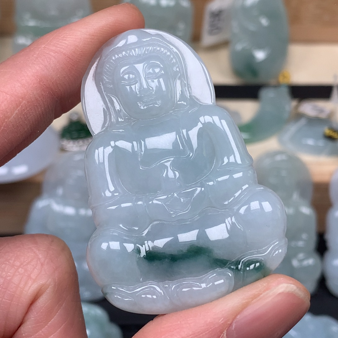 翡翠未镶嵌颈饰观音