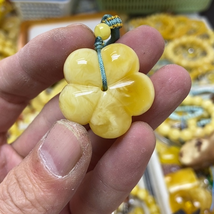 蜜蜡未镶嵌裸石吊坠