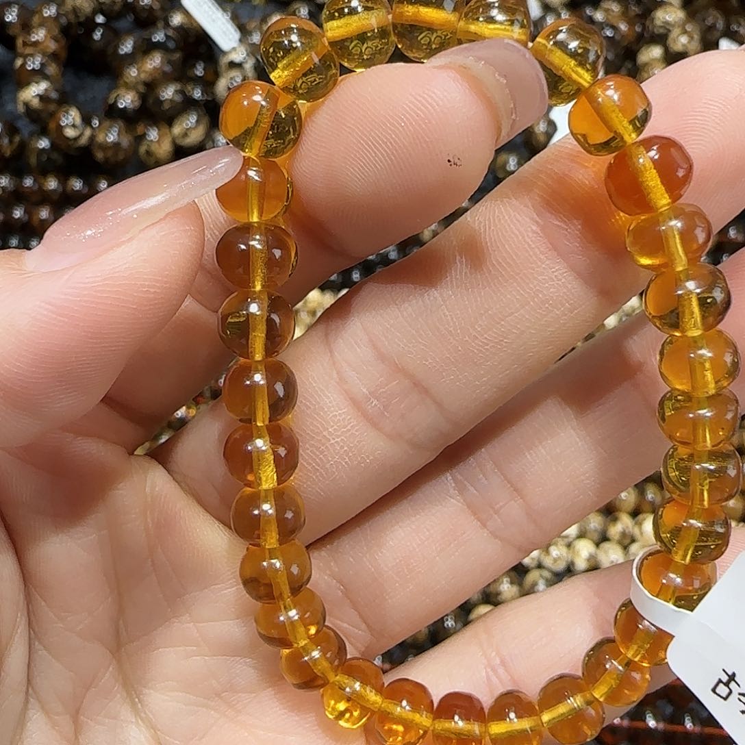 琥珀颈饰未镶嵌抚顺琥珀