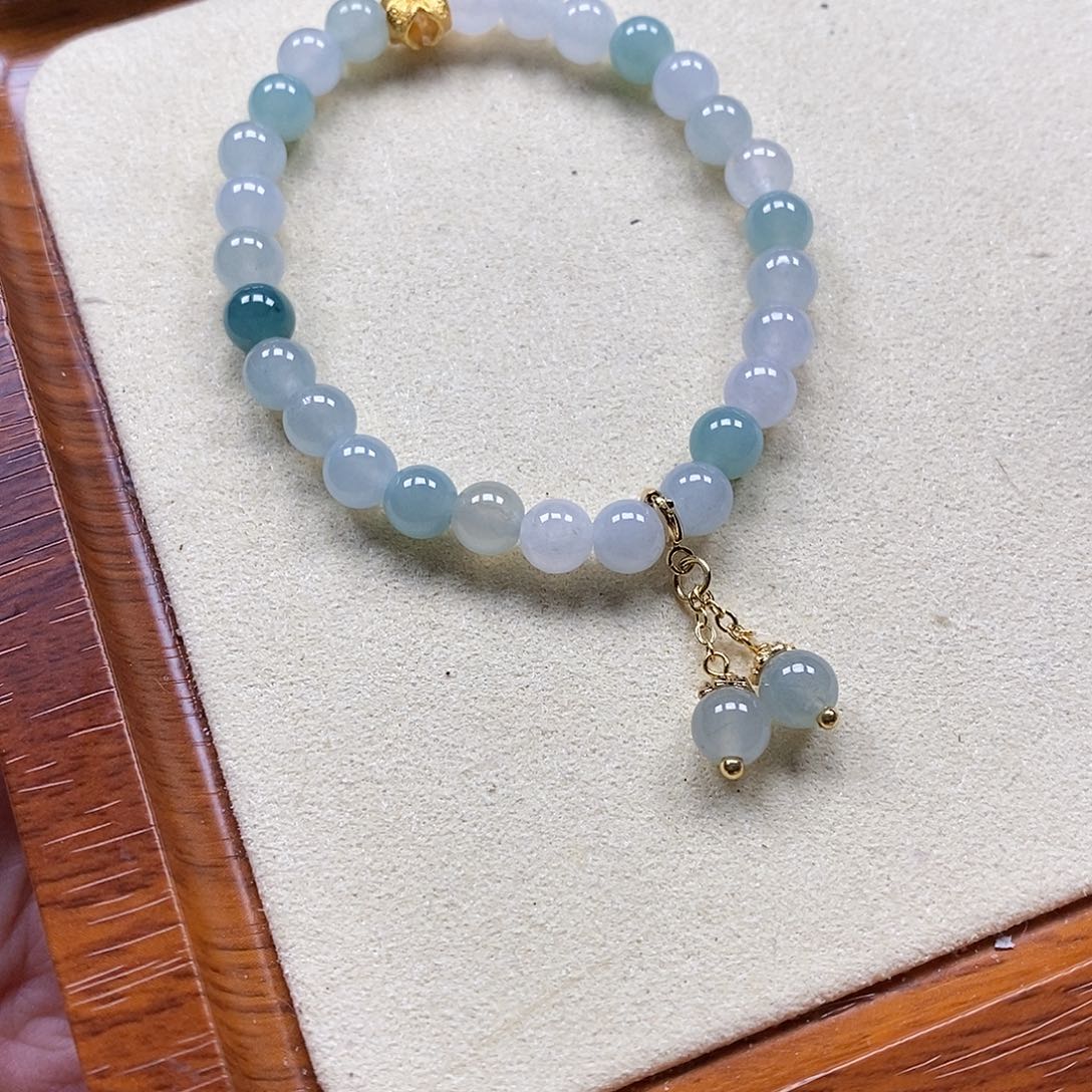 翡翠颈饰未镶嵌闪