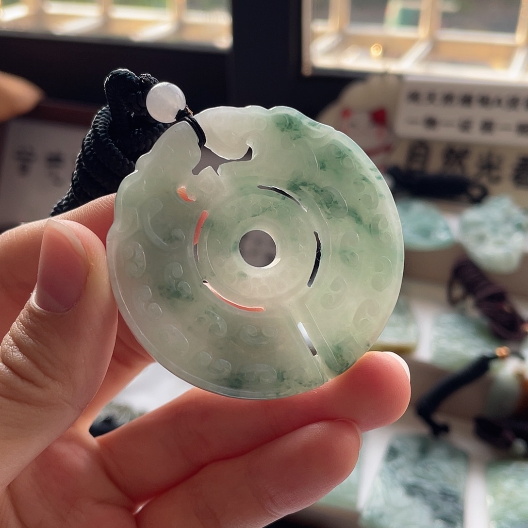 翡翠未镶嵌颈饰仿古龙