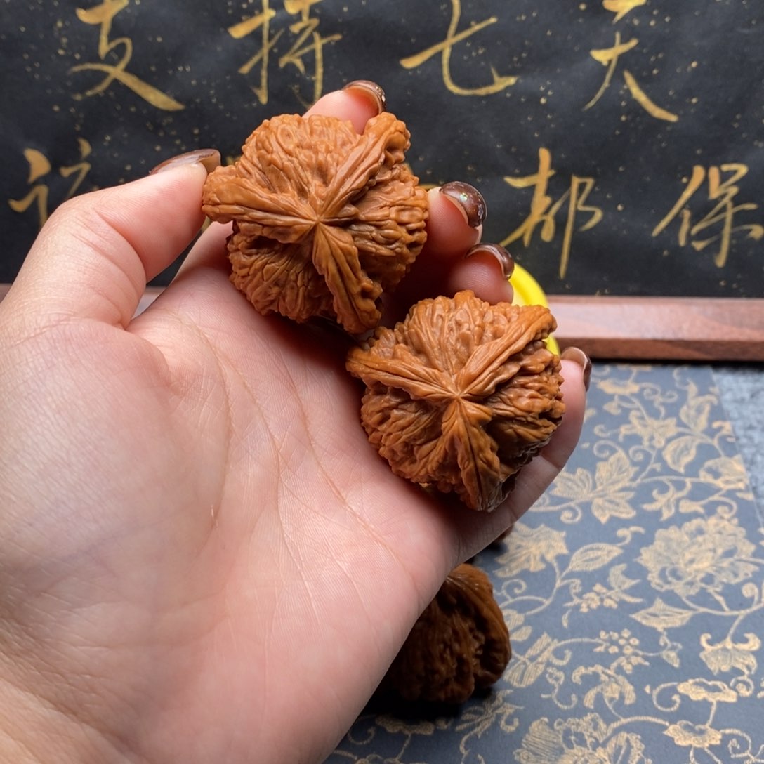 吊坠文玩核桃?****f白狮子