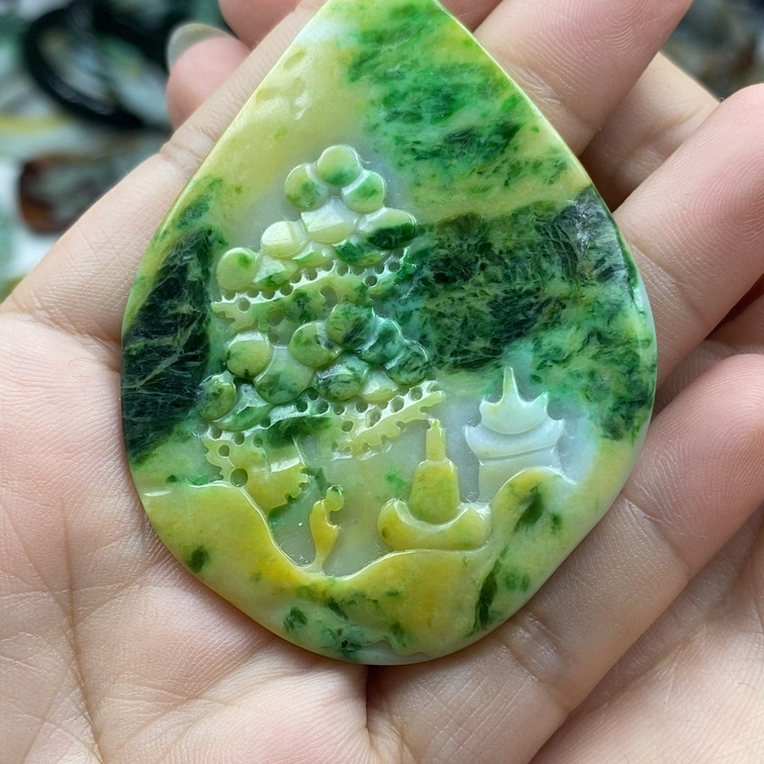 翡翠未镶嵌颈饰彬*牌子