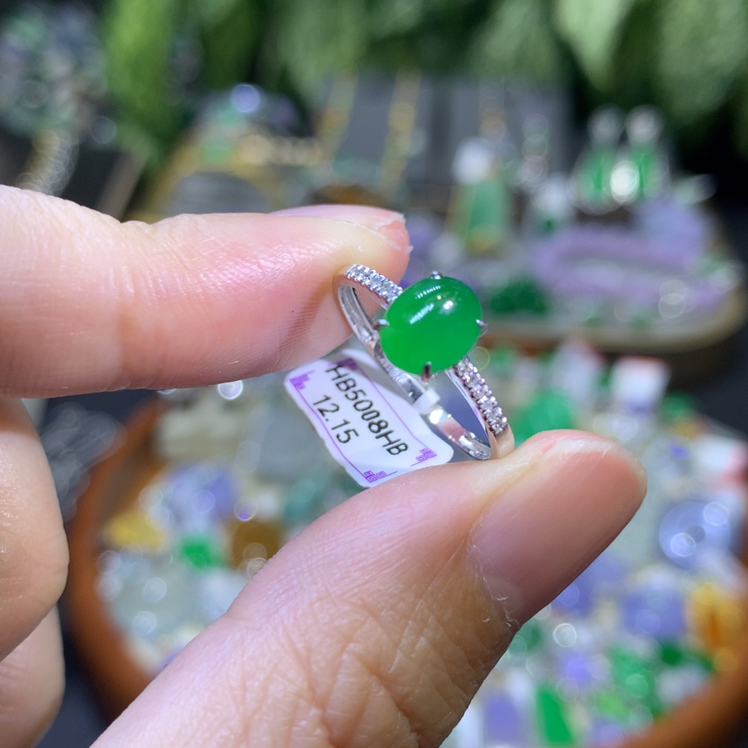 颈饰18K金镶嵌翡翠