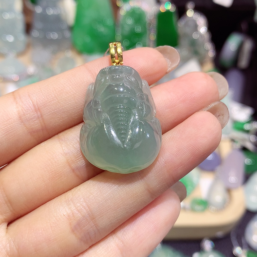 翡翠18K金镶嵌颈饰貔貅