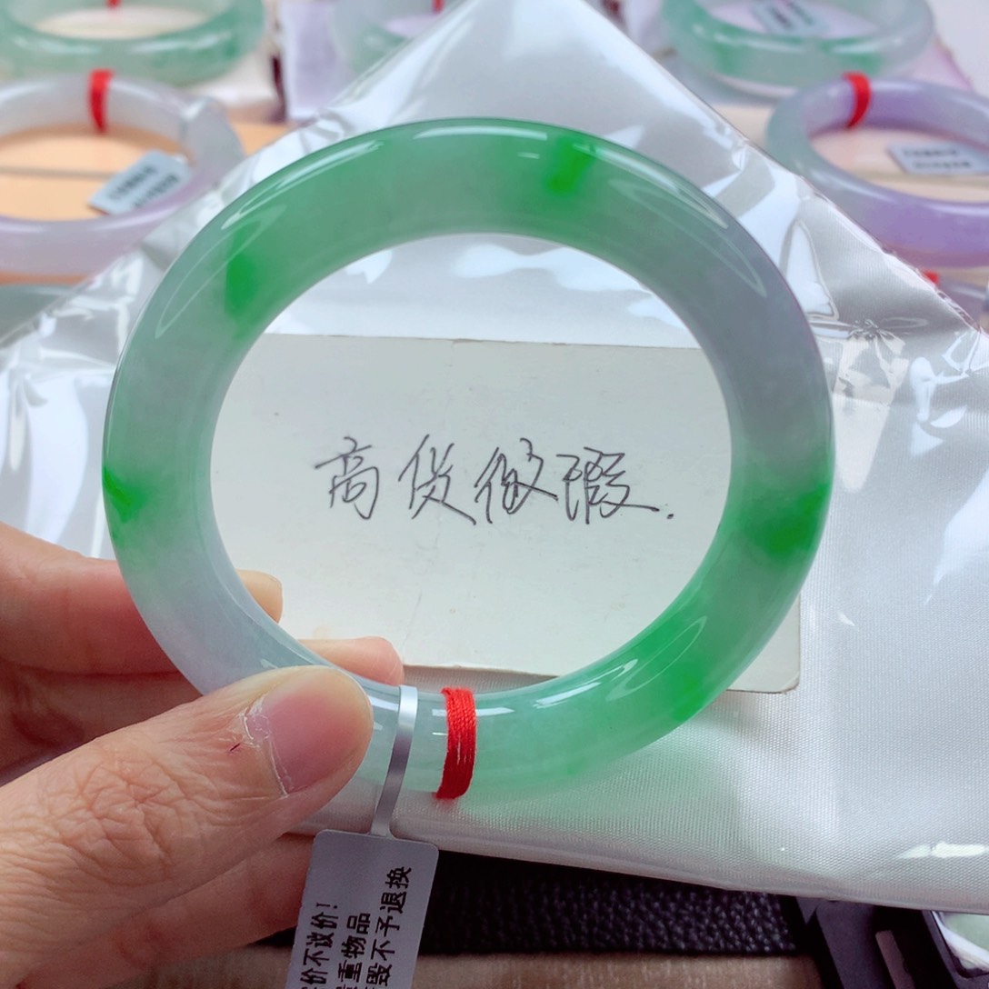 翡翠手镯（圆镯）未镶嵌冰起胶飘阳绿A