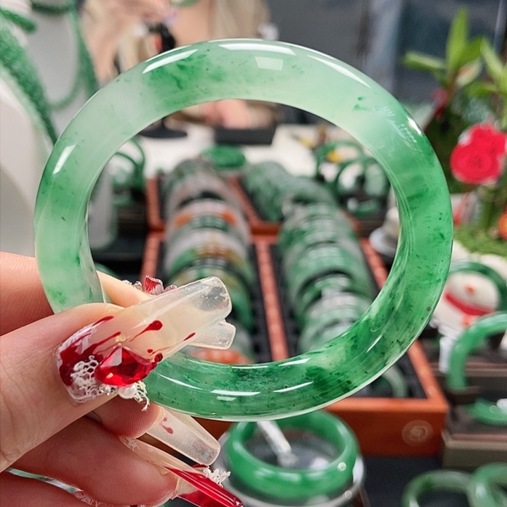 石英质玉手镯未镶嵌天然A货非洲翠手镯