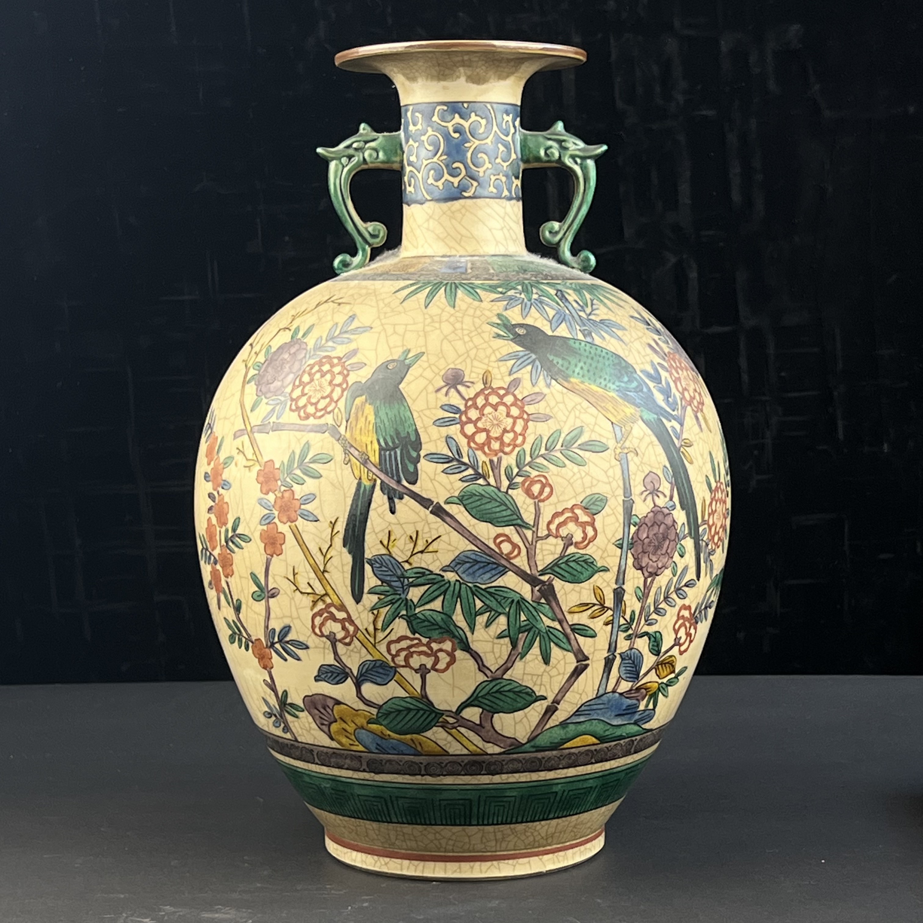 花瓶20250731117精品五彩花鸟陶瓷抱月瓶可作家居装饰摆件