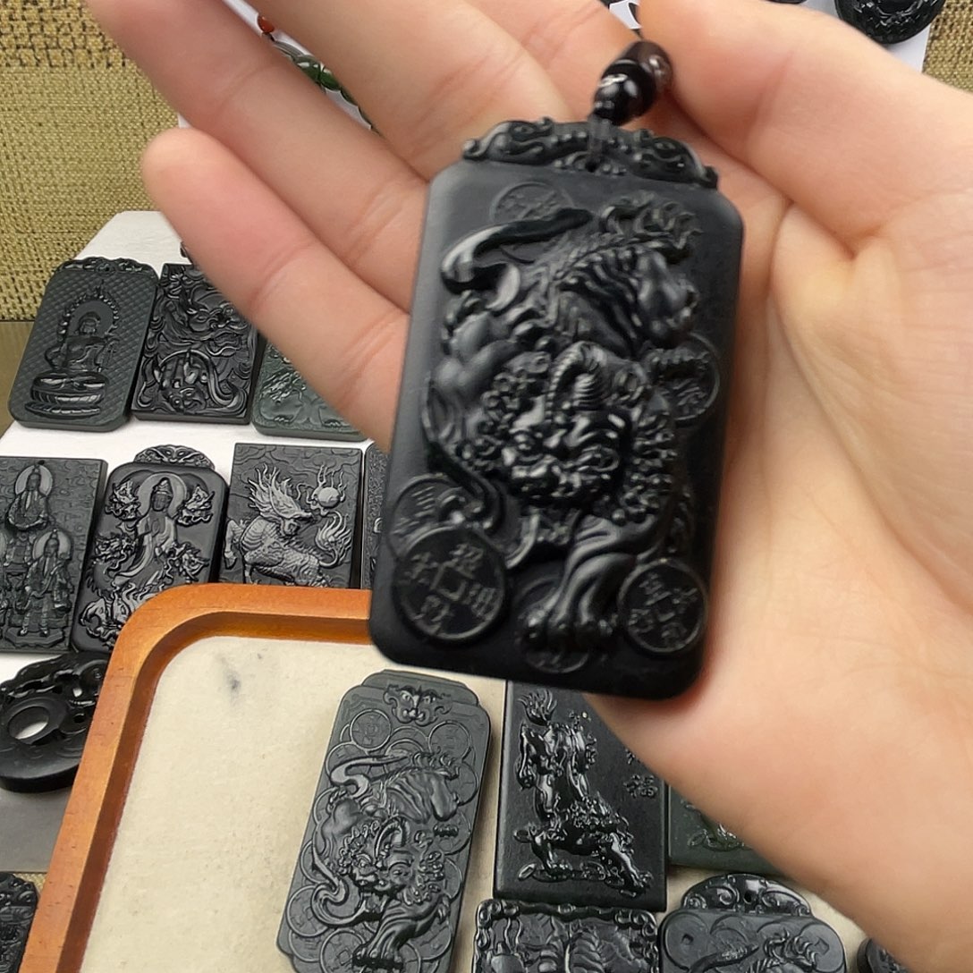 丢***。和田玉未镶嵌颈饰