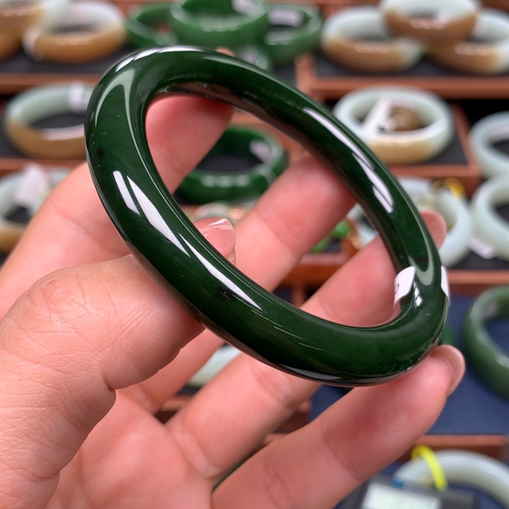和田玉（碧玉）手镯未镶嵌