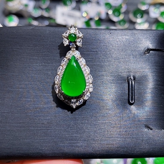 翡翠未镶嵌颈饰吊坠19