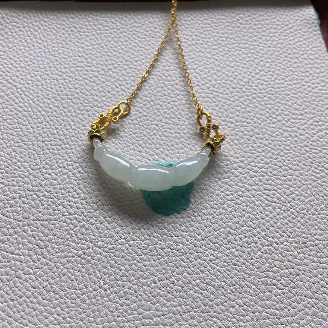 翡翠未镶嵌颈饰藕节弯弯