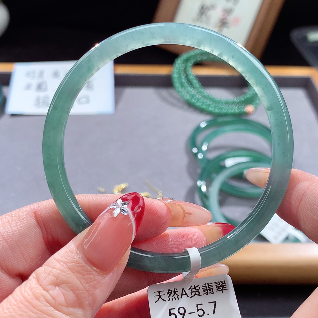 翡翠手镯（圆镯）未镶嵌