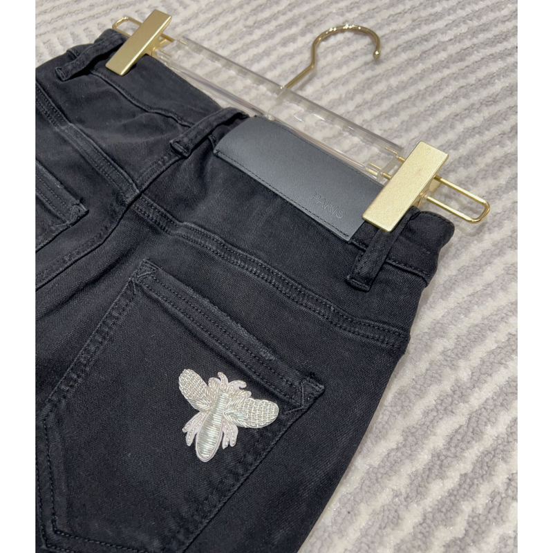 小直筒！裤长91 蜜蜂黑色牛仔裤   款号VE232