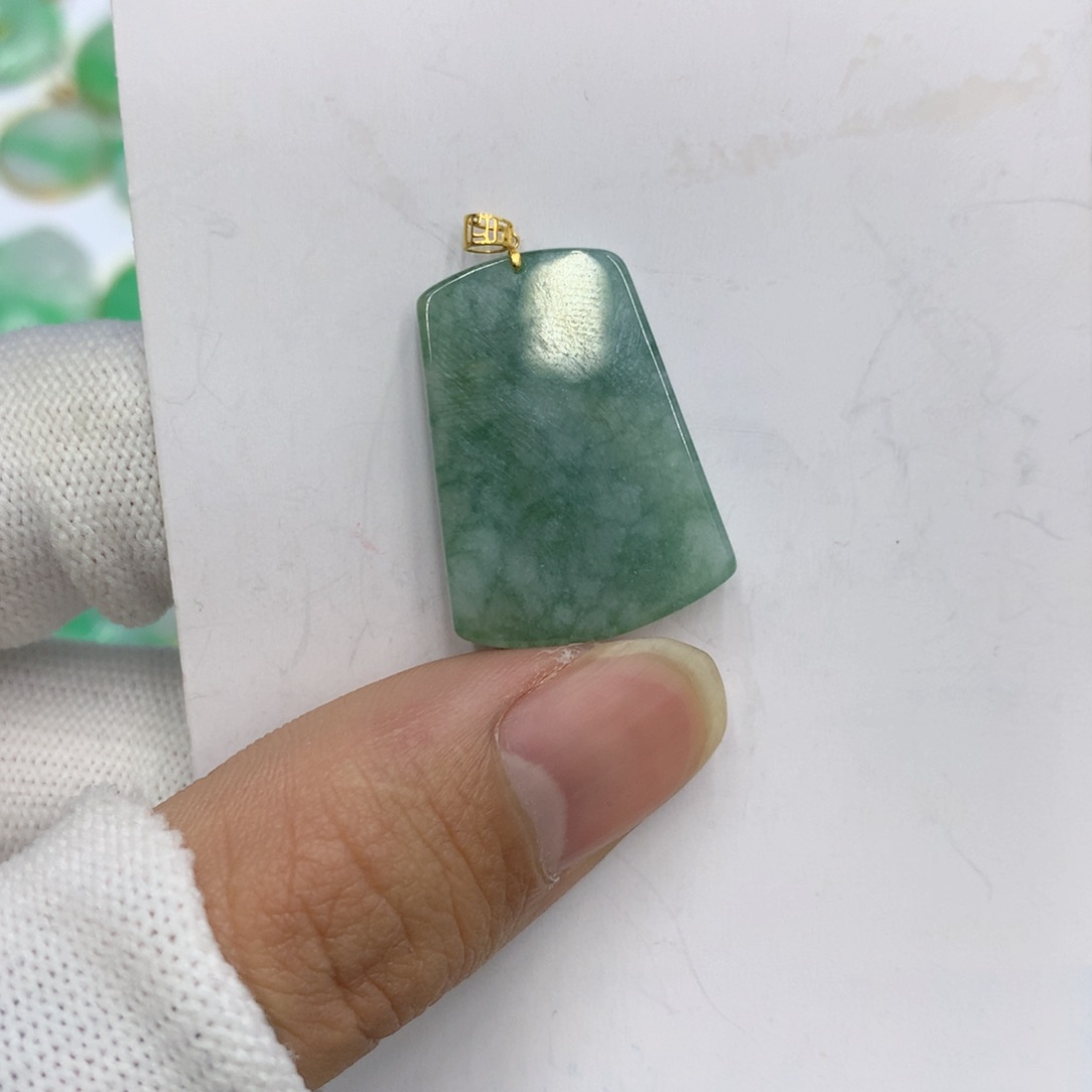 翡翠颈饰18K金镶嵌翡翠