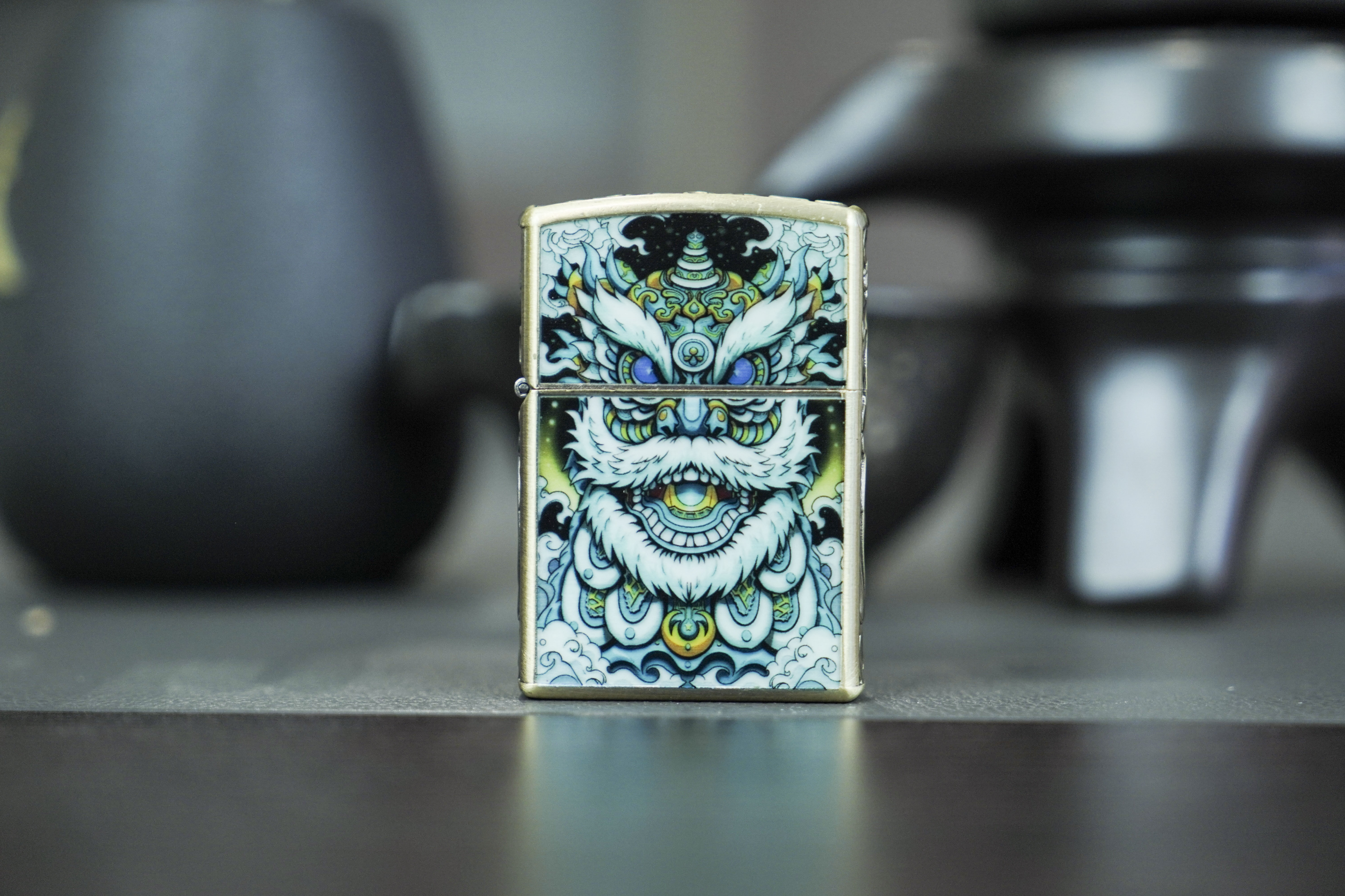 夜光醒狮  精亮个性花纹设计 打火机（全新无煤-油 ）