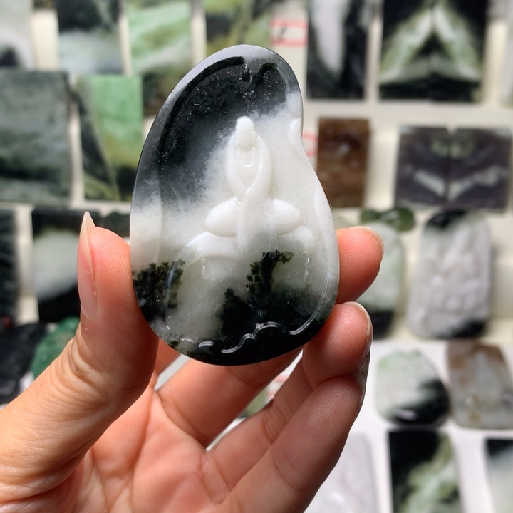 独山玉未镶嵌颈饰