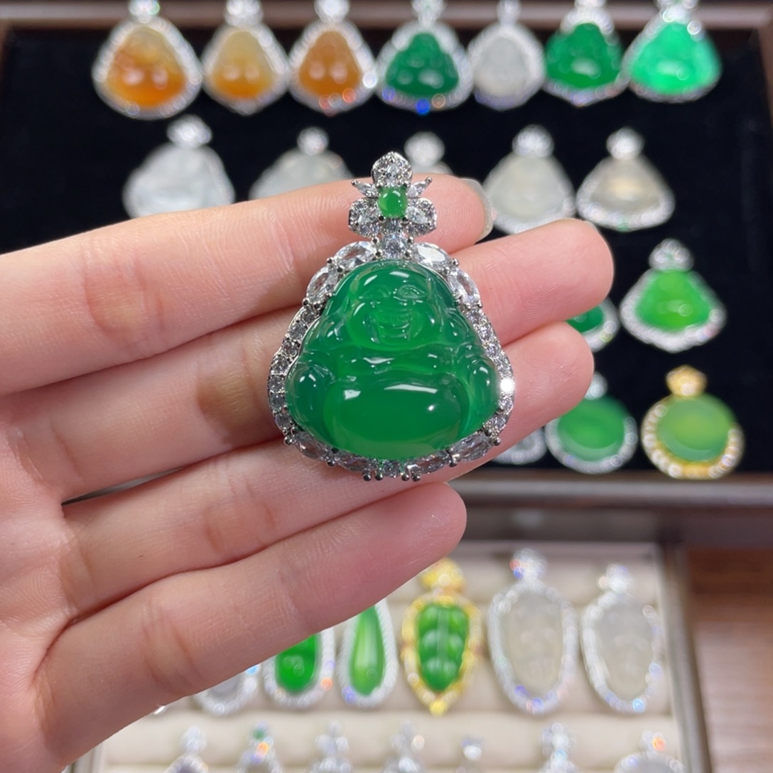 吕****玛瑙/玉髓合金颈饰