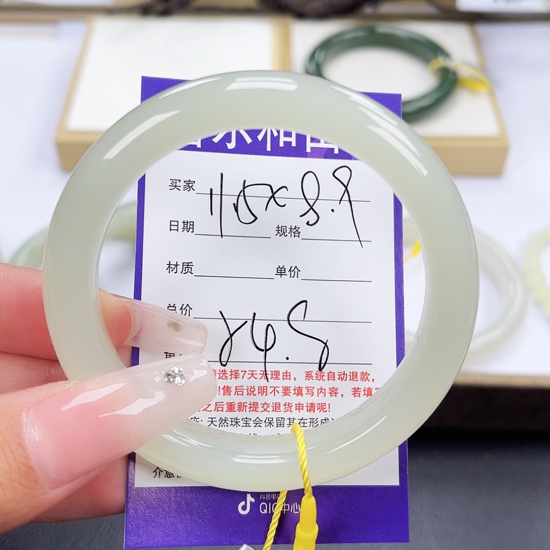 和田玉手镯未镶嵌