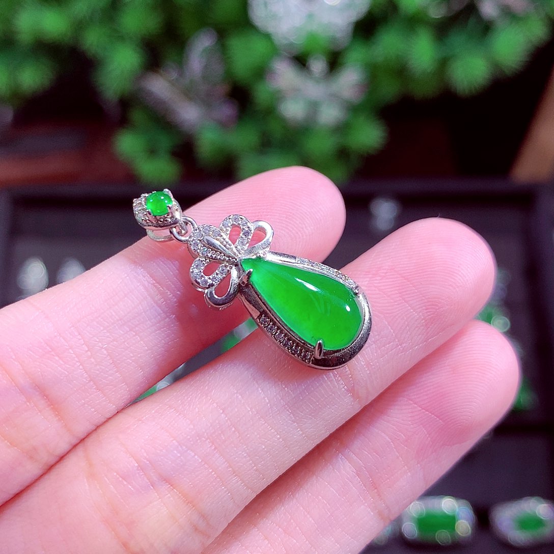 颈饰未镶嵌翡翠天然