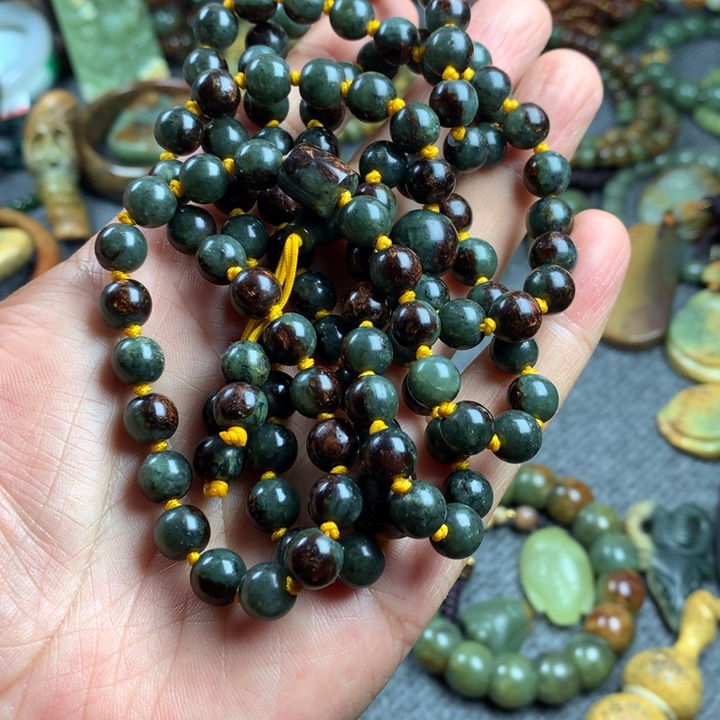 岫岩河磨玉（透闪石质玉）未镶嵌吊坠(赠链)?