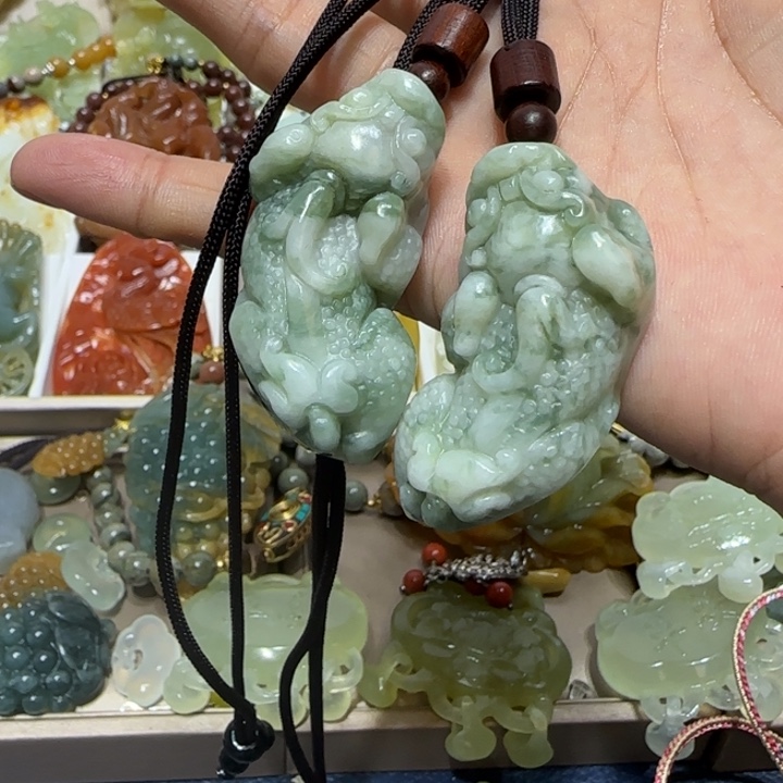 蛇纹石玉吊坠未镶嵌