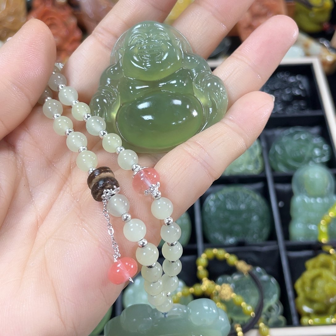 蛇纹石玉颈饰未镶嵌