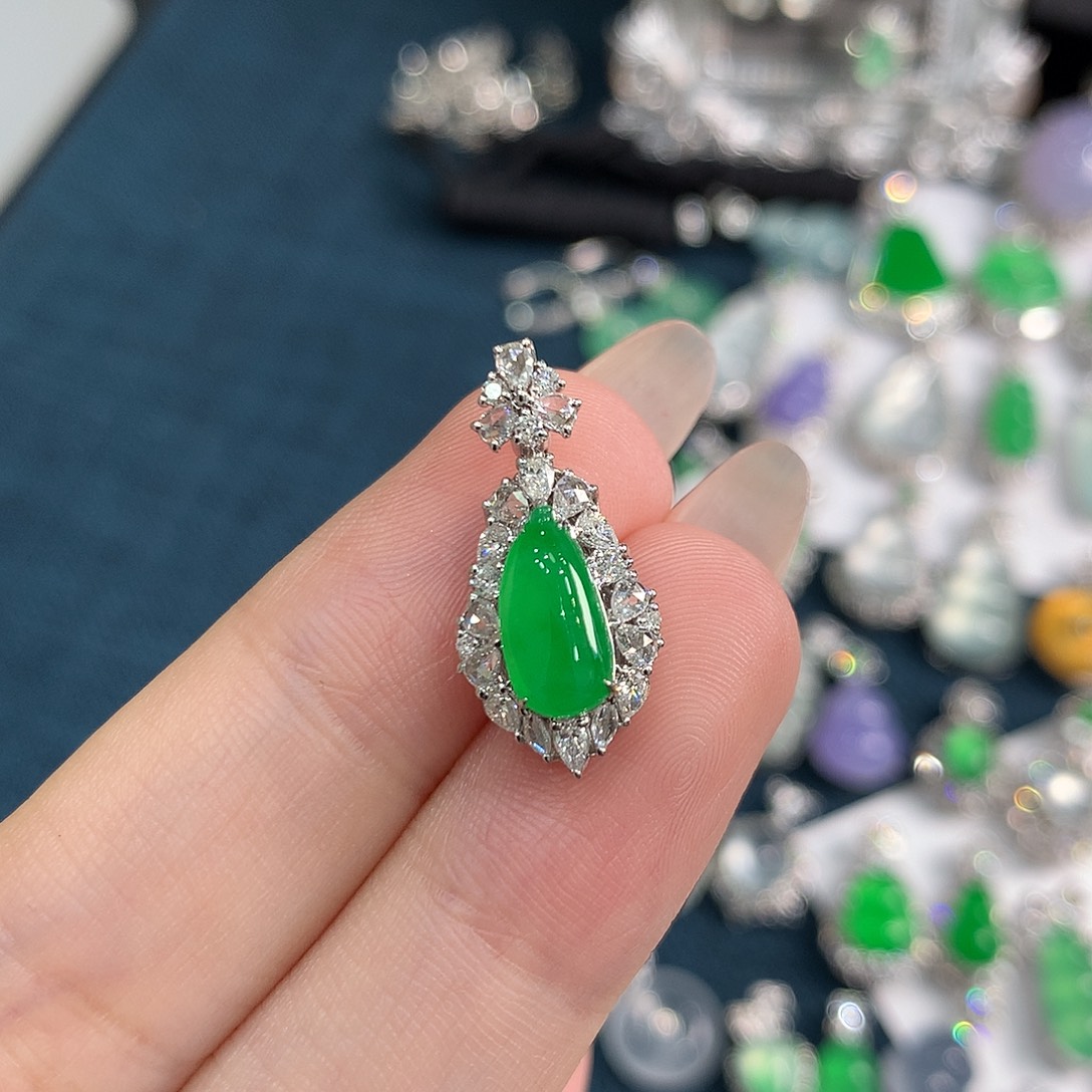 翡翠18K金镶嵌颈饰正冰正阳绿福瓜 48小时鉴赏期