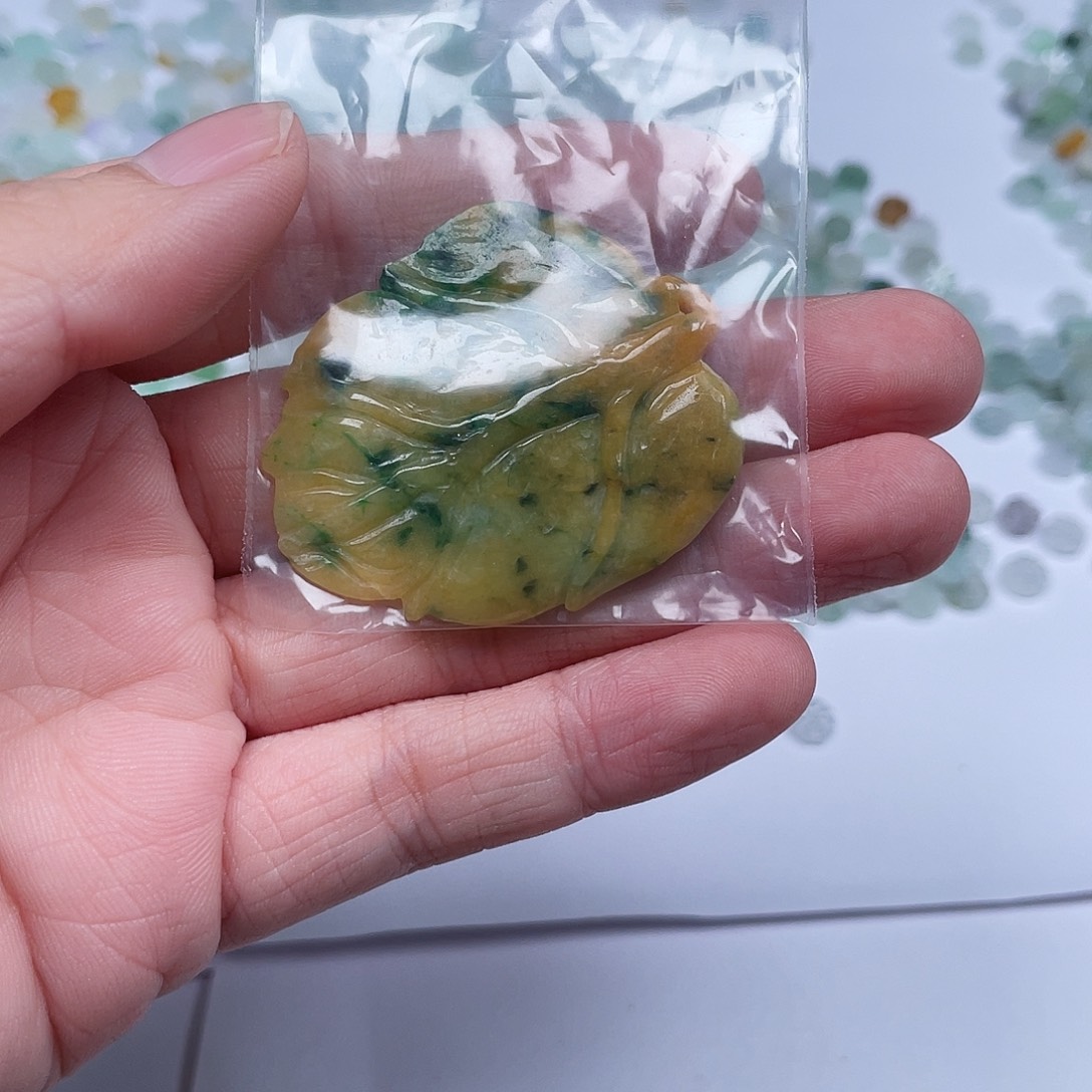 我***力翡翠未镶嵌颈饰翡翠