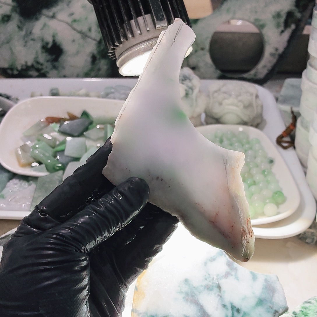 翡翠未镶嵌颈饰边角料