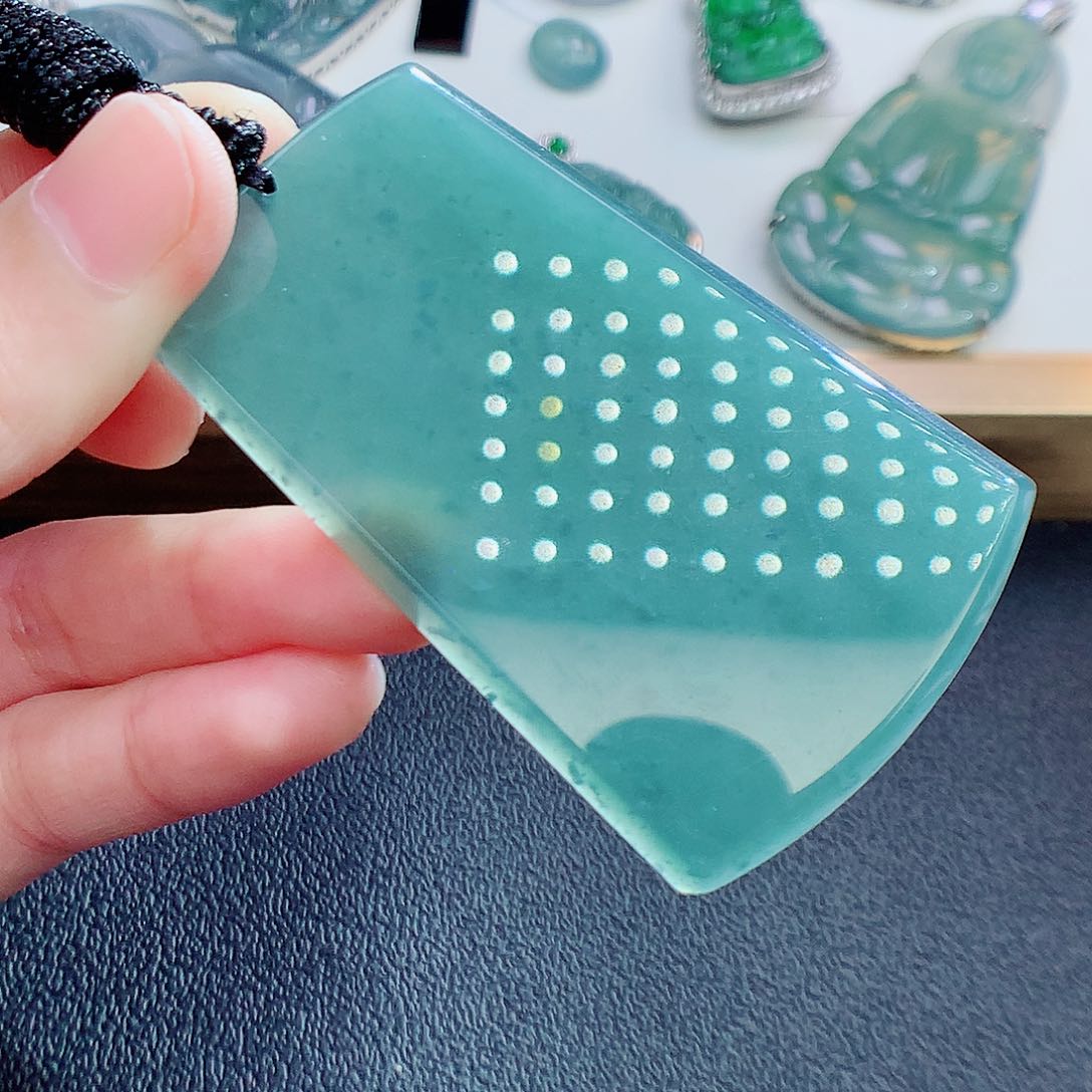 翡翠挂件未镶嵌翡翠