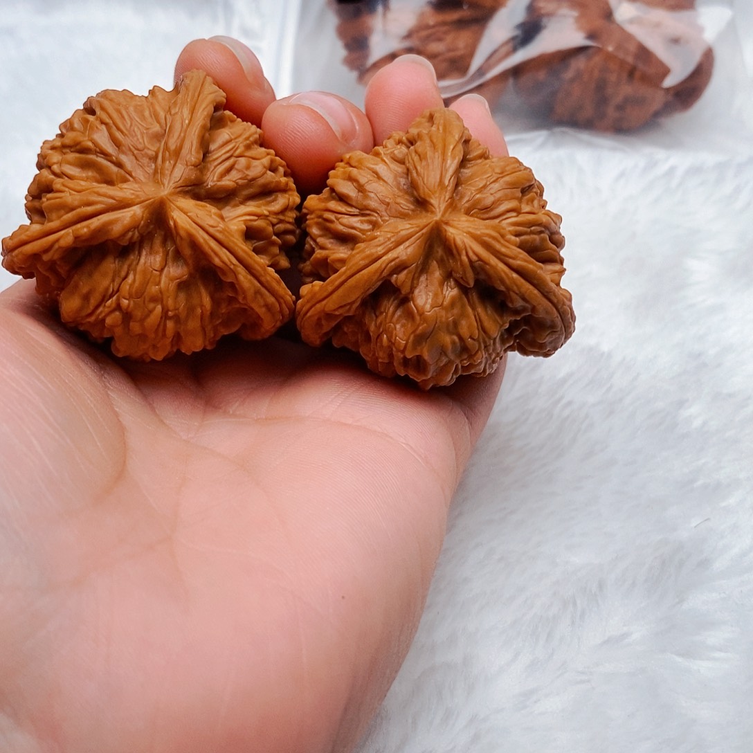 沧***月吊坠文玩核桃三棱