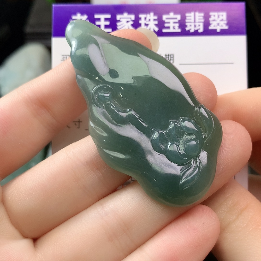 翡翠未镶嵌颈饰悟到