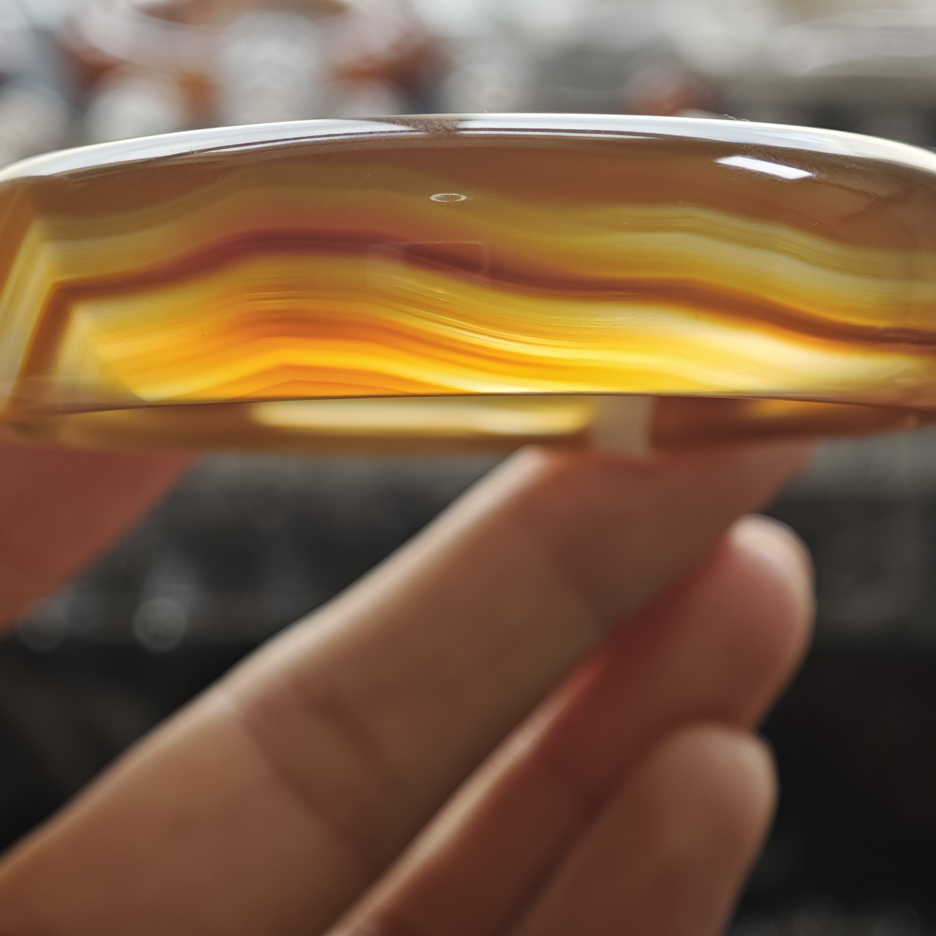 026号56.2圈口逊克玛瑙蜂宽红线冰透荧光北红玛瑙手镯