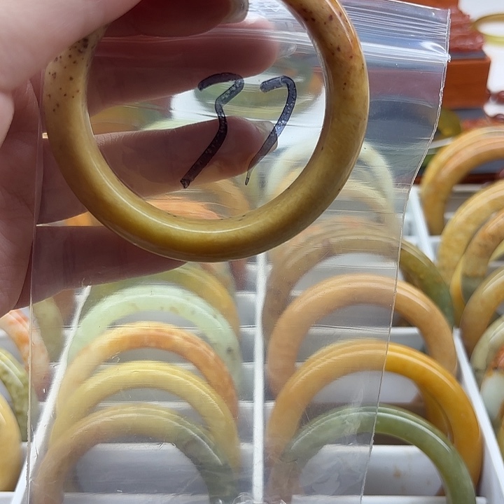 *****蛇纹石玉未镶嵌手镯