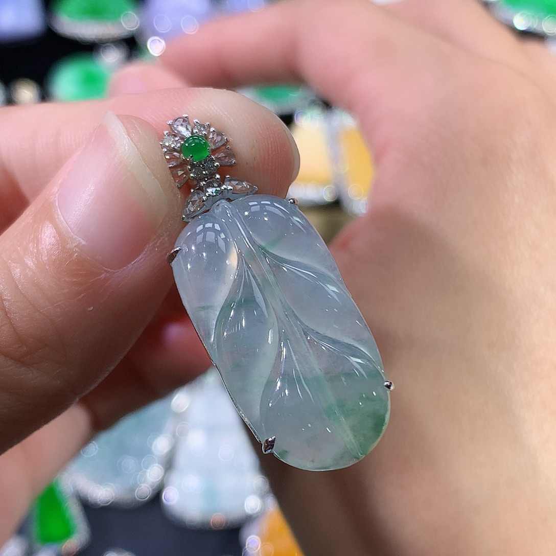 翡翠18K金镶嵌颈饰