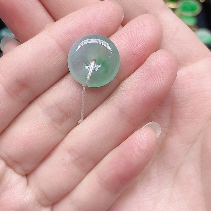 翡翠颈饰未镶嵌天然翡翠