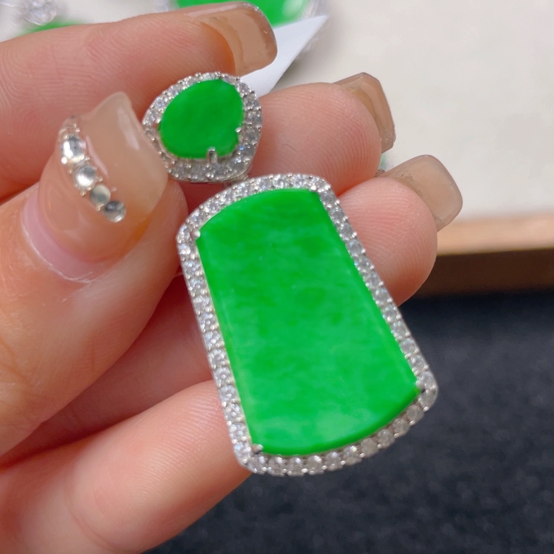 翡翠颈饰银S925镶嵌v h j j j j