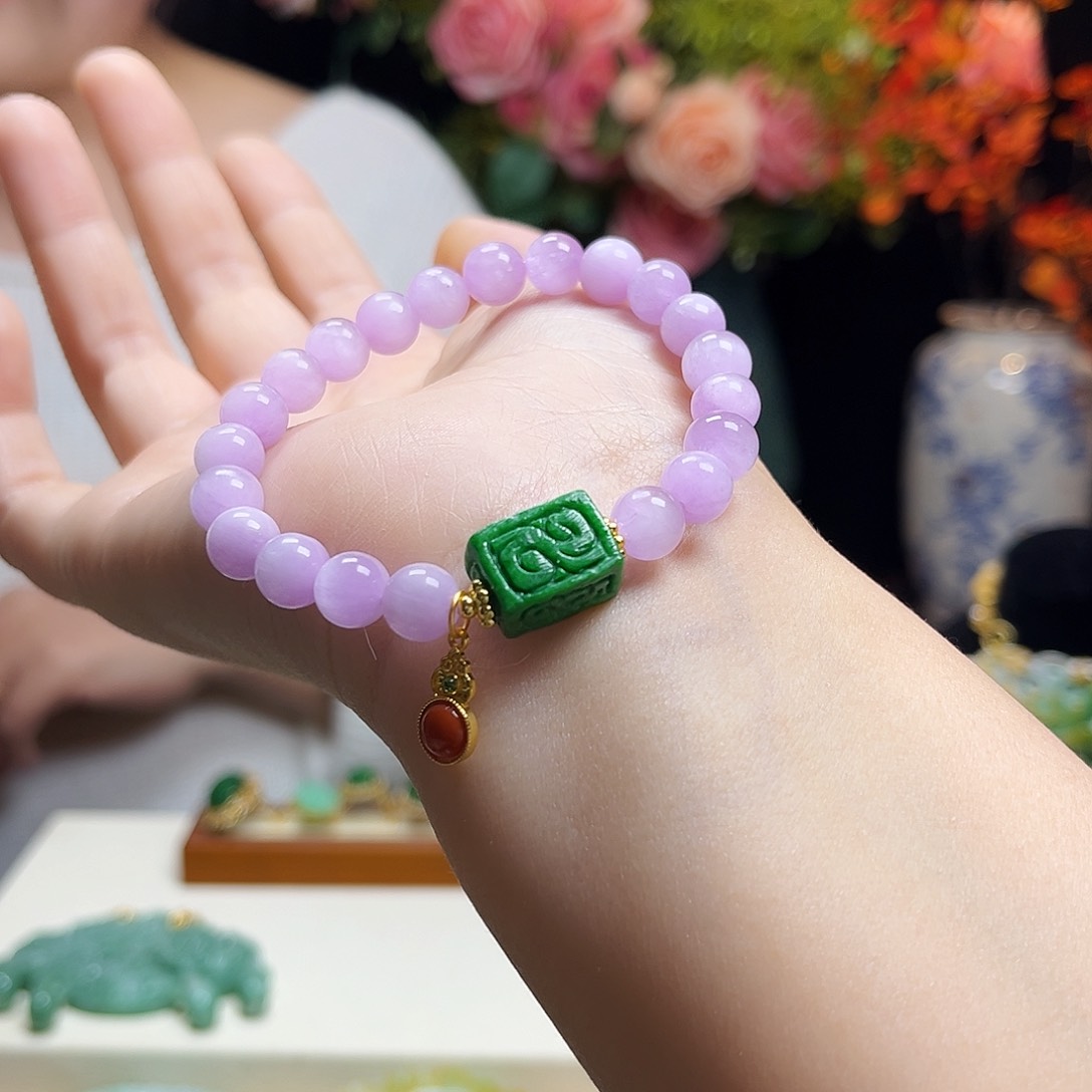 翡翠颈饰未镶嵌辣绿桶珠