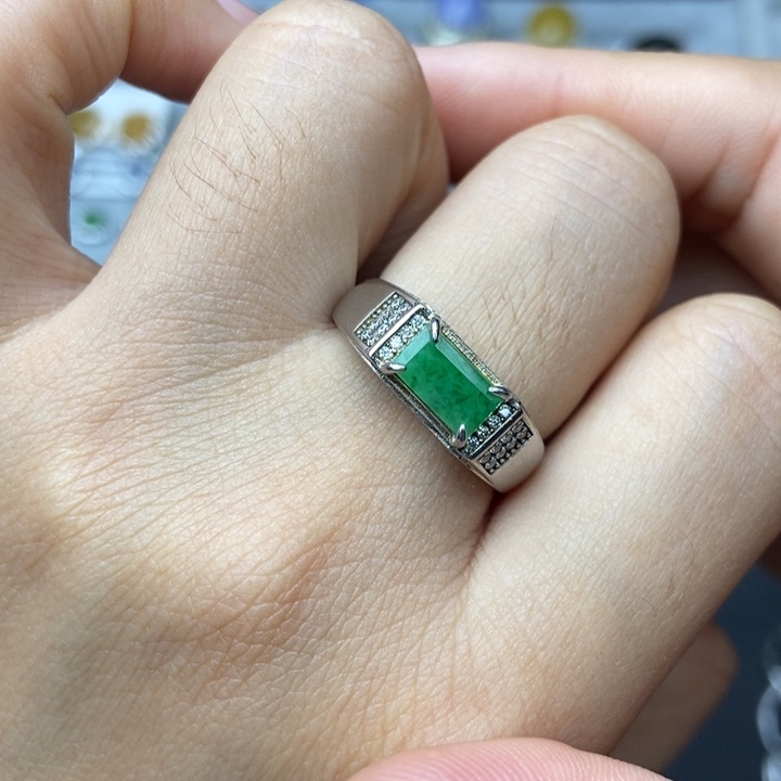 翡翠颈饰银S925镶嵌戒指