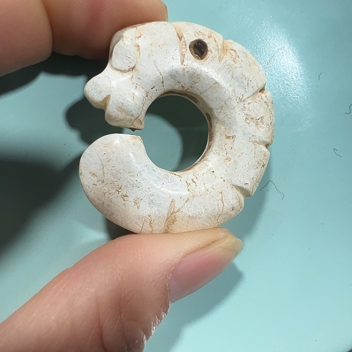 透闪石质玉未镶嵌挂件