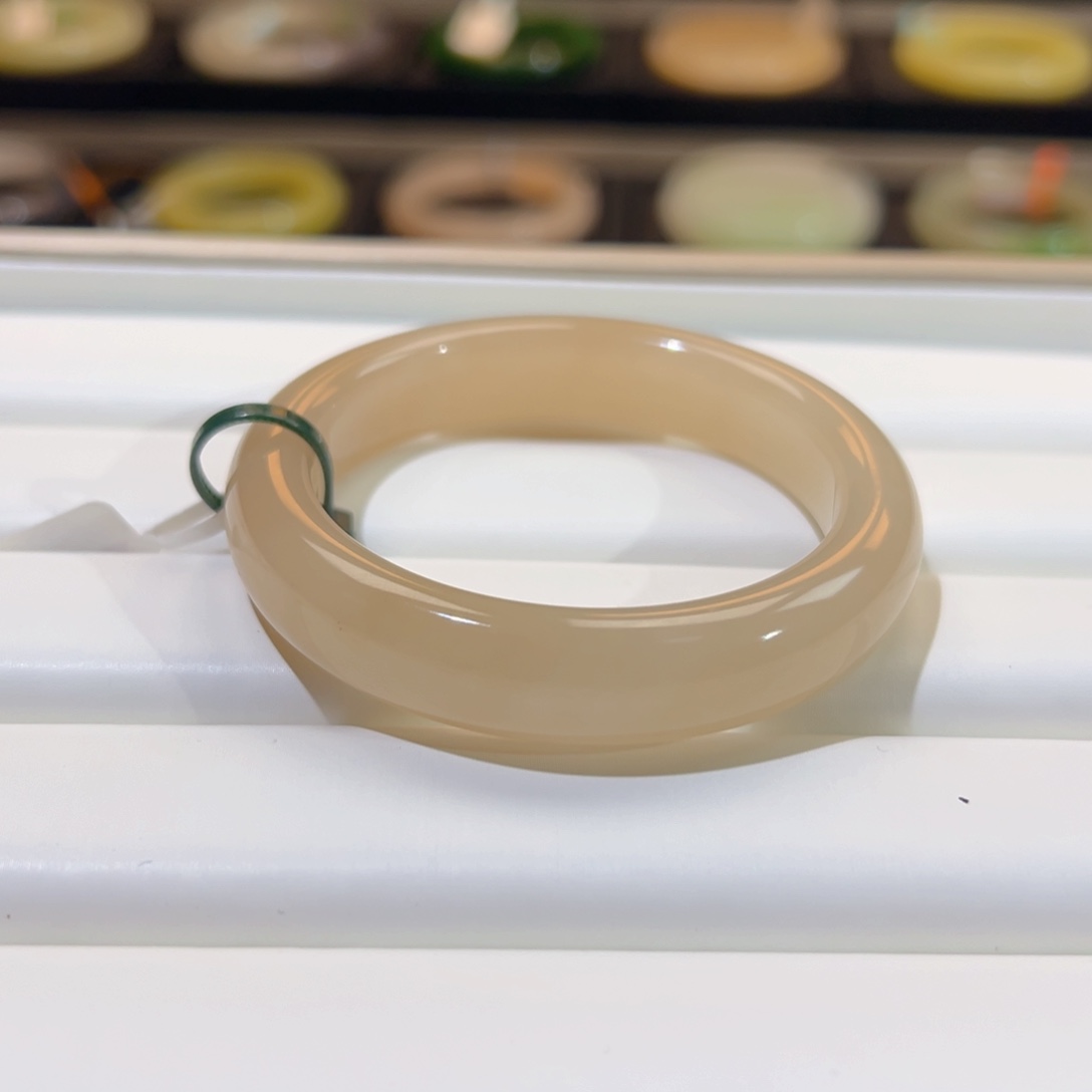 和田玉未镶嵌手镯红藕冰粉